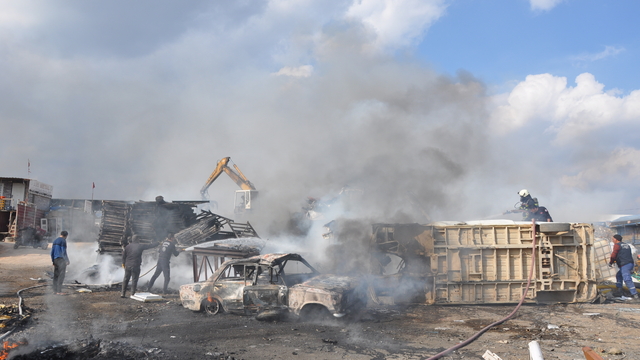 Silifke'de hurdalık alanda çıkan yangın söndürüldü