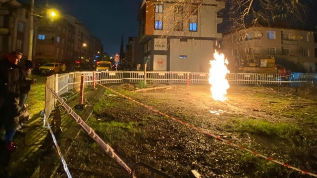 Sondaj sırasında ortaya çıkan metan gazı alev aldı (2)