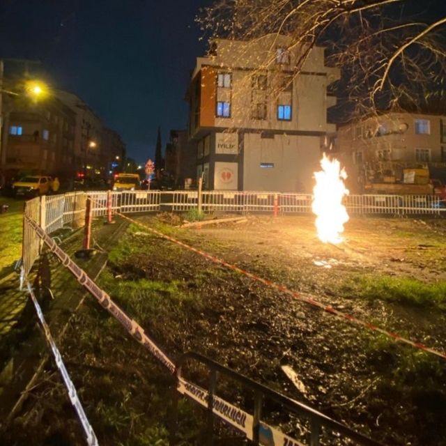 Sondaj sırasında ortaya çıkan metan gazı alev aldı (2)