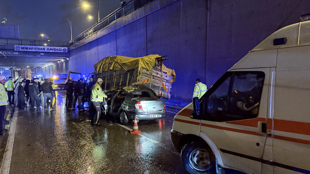 Bursa'da zincirleme trafik kazasında 1 kişi öldü, 4 kişi yaralandı