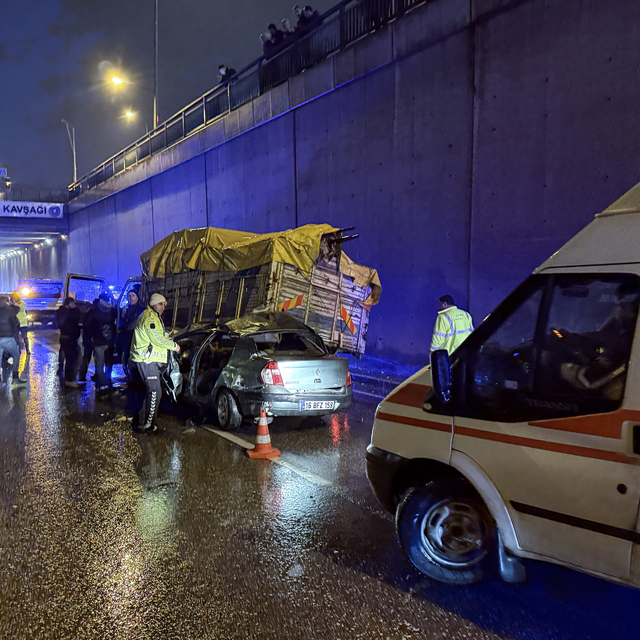 Bursa'da zincirleme trafik kazasında 1 kişi öldü, 4 kişi yaralandı