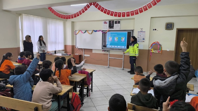 Adıyaman'da öğrencilere trafik eğitim semineri verildi