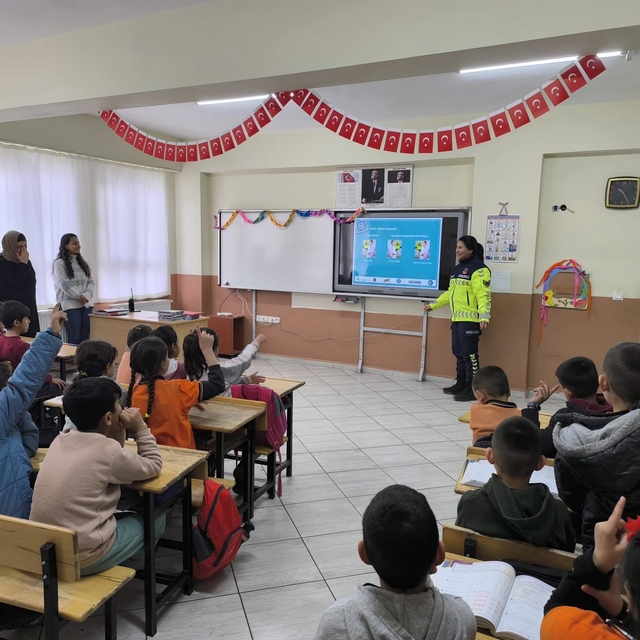 Adıyaman'da öğrencilere trafik eğitim semineri verildi