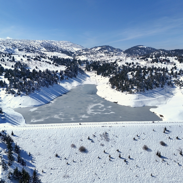 Kahramanmaraş'ta Merk Göleti buz tuttu