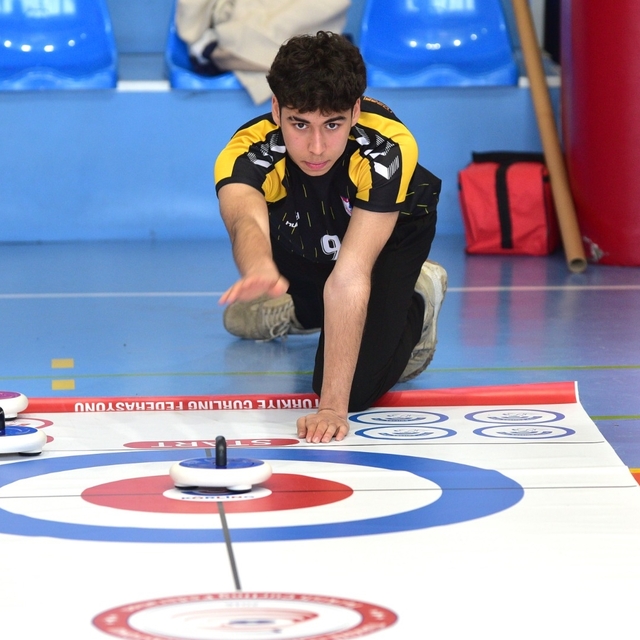 Osmaniye'de floor curling müsabakaları yapıldı
