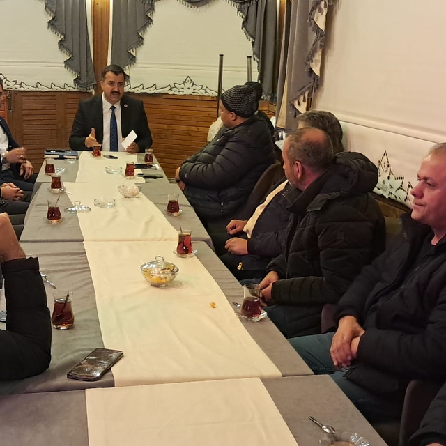 Suşehri Belediye Başkanı Kayaoğlu, taksicilerle bir araya geldi