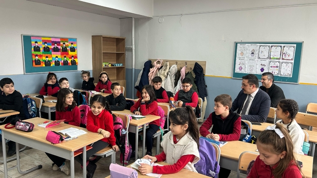 Kastamonu'da Kaymakam, öğrencinin mektupla ilettiği kitap okuma davetini kırmadı