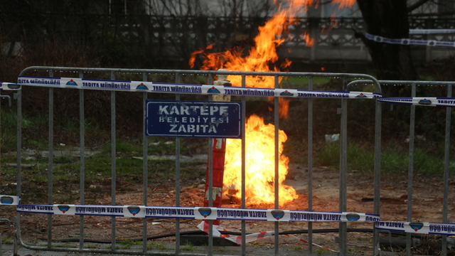 Sondaj sırasında metan gazından çıktığı değerlendirilen yangın devam ediyor