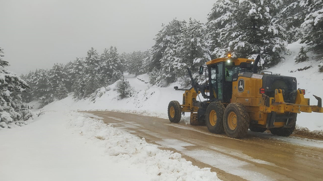 Beypazarı'nın yüksek kesimleri karla beyaza büründü