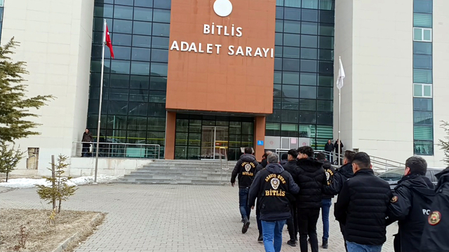 Bitlis ve Diyarbakır'daki dolandırıcılık operasyonunda 5 tutuklama