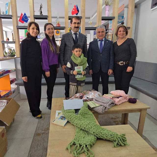 Artvin'de öğretmenler deprem bölgesindeki kardeş okulun öğrencileri için at...