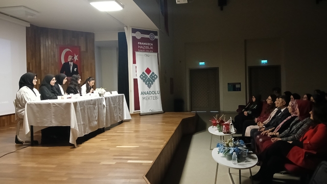 İzmir'de "Anadolu Mektebi Projesi Yazar Okumaları" etkinliği düzenlendi