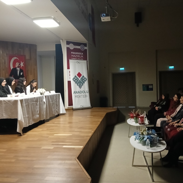 İzmir'de "Anadolu Mektebi Projesi Yazar Okumaları" etkinliği düzenlendi