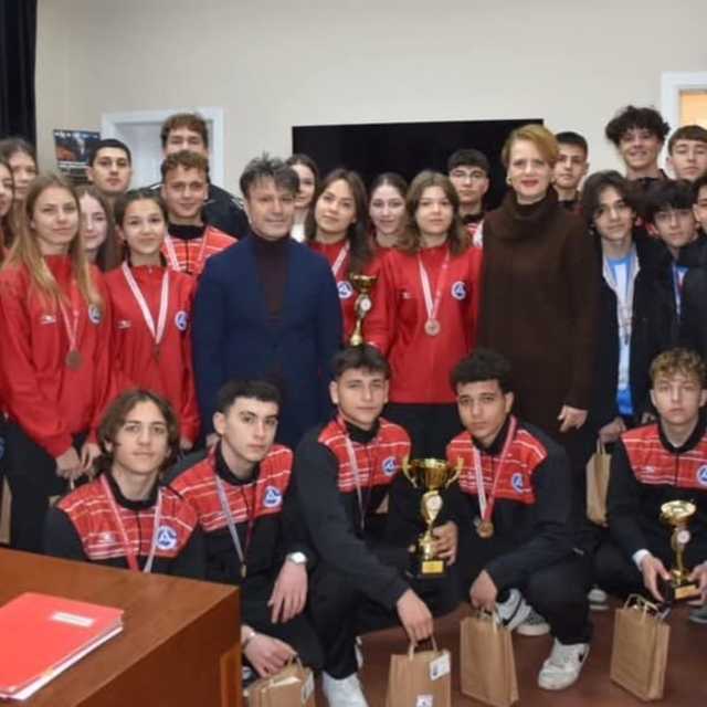 Gelibolu Belediye Başkanı Soyuak, başarılı sporcu öğrencileri ağırladı