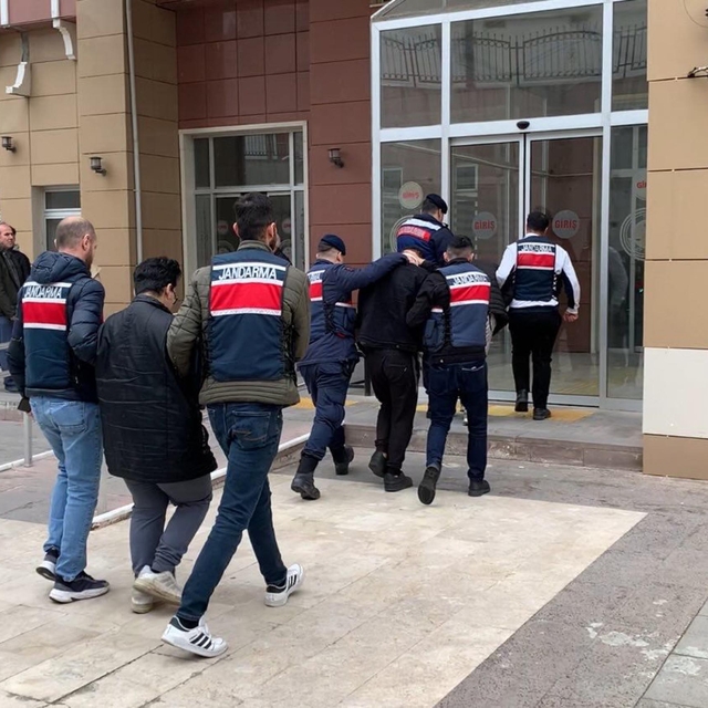 Manisa'da terör operasyonu; 2 tutuklama