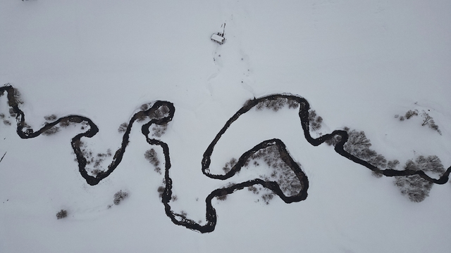 Bayburt'un karla kaplı menderesleri görsel şölen sunuyor