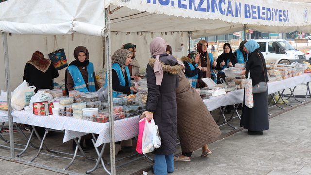 Erzincan'da deprem bölgesindeki cami ve Kur'an kurslarına destek için "Hayır Çarşısı" açıldı