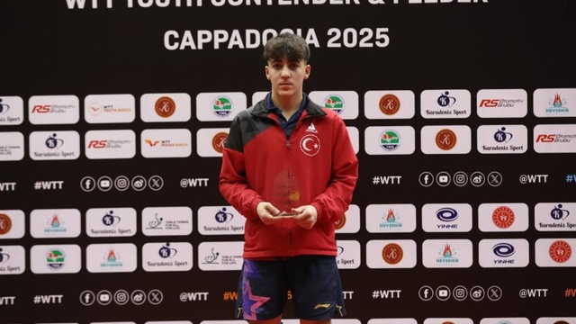 Başkan Çolakbayrakdar, masa tenisi turnuvasında dereceye giren sporcuları tebrik etti