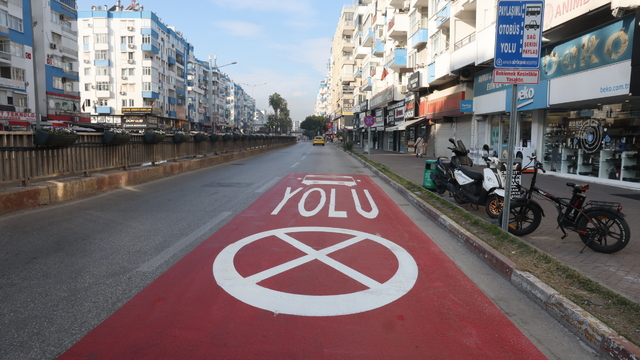 Antalya'da halk otobüsleri için özel şerit uygulaması başladı