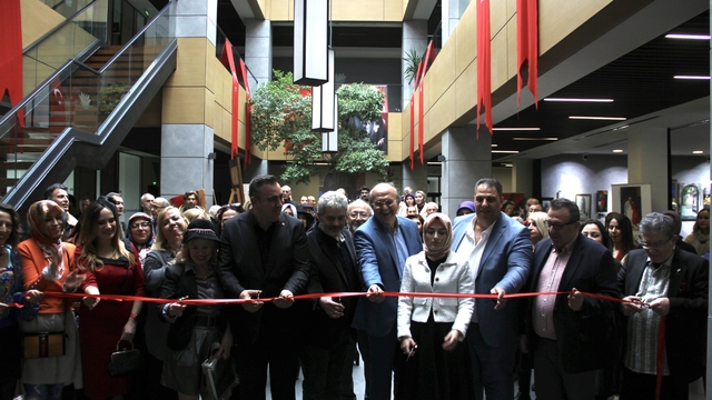 Bursa'da Osman Hamdi Bey'in tablolarının yorumlandığı eserlerden oluşan sergi açıldı