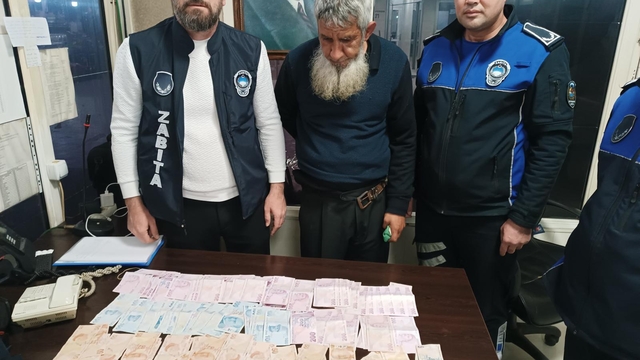 Adana'da yakalanan dilencinin üstünden 22 bin 260 lira çıktı