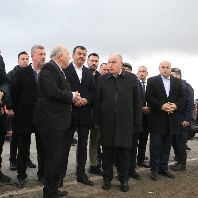 Denizli'de halter turnuvasına giden öğrencileri taşıyan midibüs devrildi; 2...