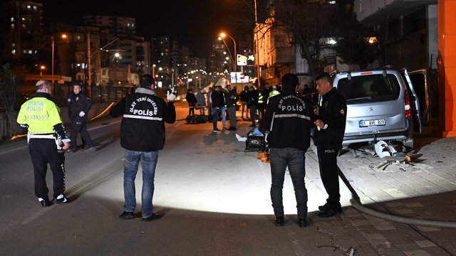 Adana'da hafif ticari aracın çarptığı elektrikli bisikletin sürücüsü öldü