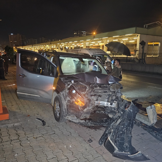 Adana'da, hafif ticari aracın çarptığı motosikletli öldü