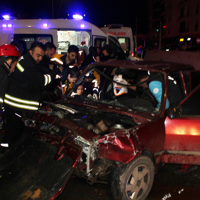 'Dur' ihtarına uymayıp, kaza yapan 16 yaşındaki sürücü babasını aradı: Kafa...