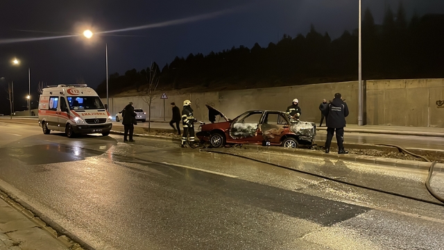 Eskişehir'de seyir halindeyken yanan otomobilden atlayan sürücü yaralandı