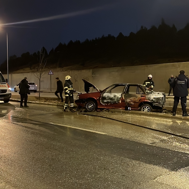 Eskişehir'de seyir halindeyken yanan otomobilden atlayan sürücü yaralandı