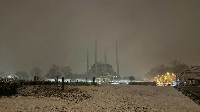Edirne'de kar etkisini artırdı