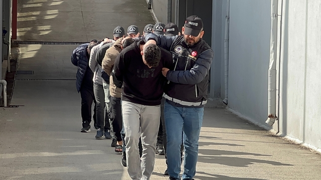 Adana'da uyuşturucu operasyonunda yakalanan 4 zanlı tutuklandı