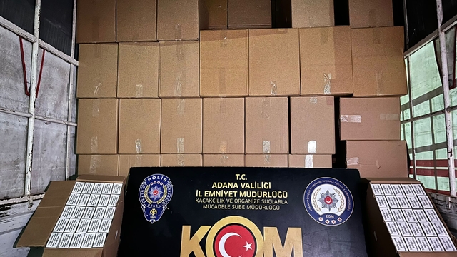 Adana'da kamyonette 1 milyon 500 bin makaron ele geçirildi