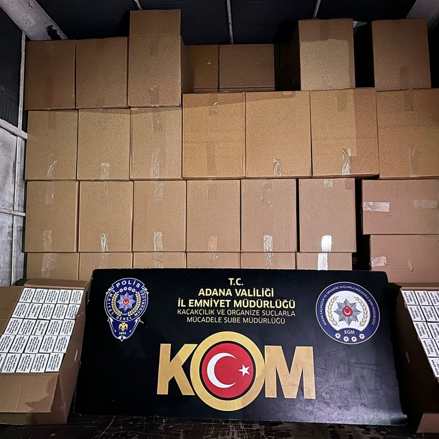 Adana'da kamyonette 1 milyon 500 bin makaron ele geçirildi