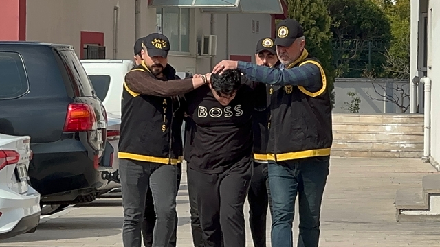 Adana'da kurşunladıkları iş yerlerinden haraç istedikleri iddiasıyla 7 zanlı tutuklandı