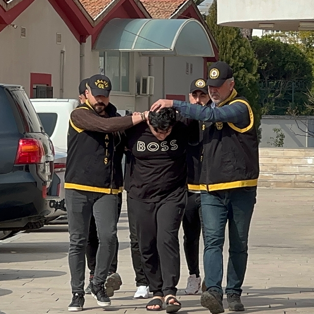 Adana'da kurşunladıkları iş yerlerinden haraç istedikleri iddiasıyla 7 zanl...