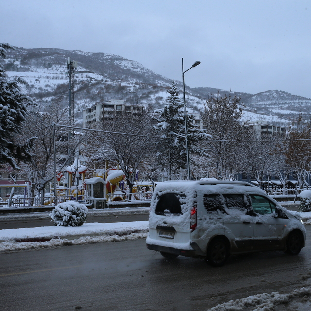 Tokat'ta kar yağışı etkili oluyor