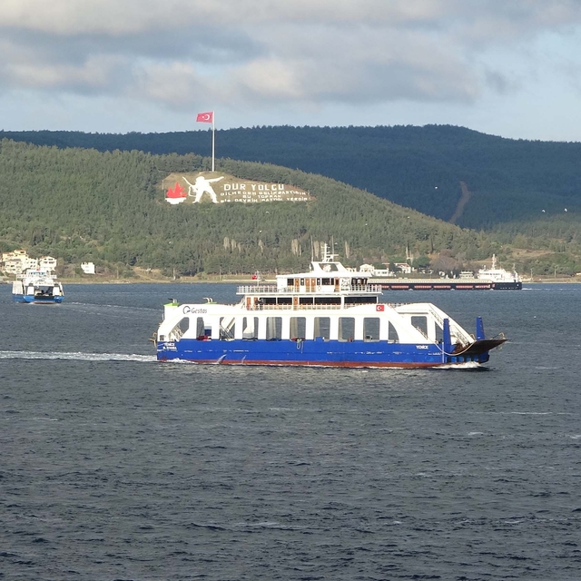Gökçeada feribot seferlerine fırtına engeli