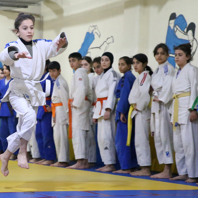 Kalorifer dairesinden dönüştürülen salonda şampiyon judocular yetişiyor