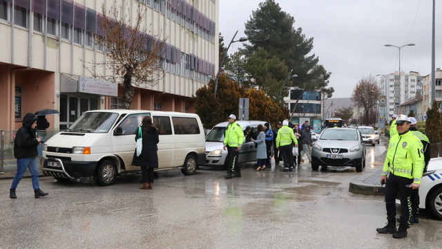 Çankırı'da "Fermuar Sistemi ile Yaşama Yol Ver Projesi" konusunda sürücüler bilgilendirildi