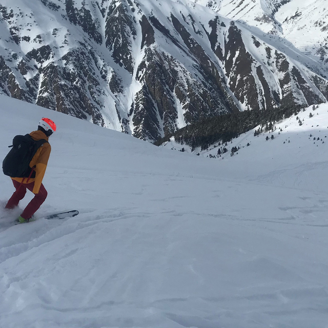 Kaçkar Dağları'nın eteklerindeki Yaylalar köyü, doğal pistleriyle kayakçıla...