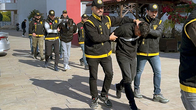 35 milyon lira haraç istedikleri 3 iş yerini kurşunlayan 'Duygusuzlar Çetesi' çökertildi