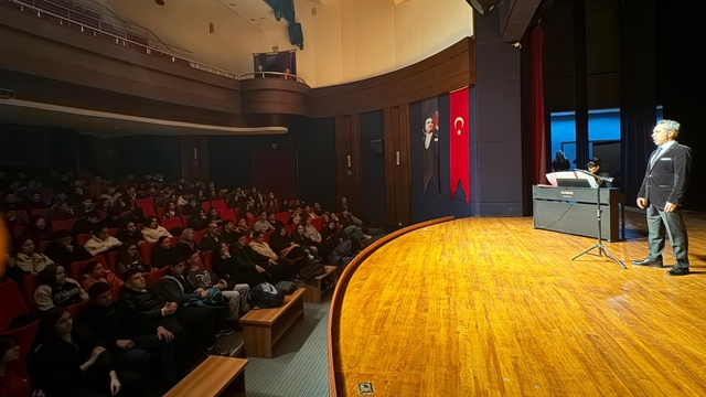 Tire'de opera ve bale sanatçıları öğrencilerle buluştu