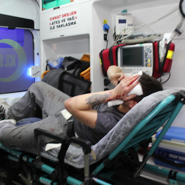 'Baba kafam kanıyor, çarptığım adamda bir şey yok' diyen ehliyetsiz sürücü...