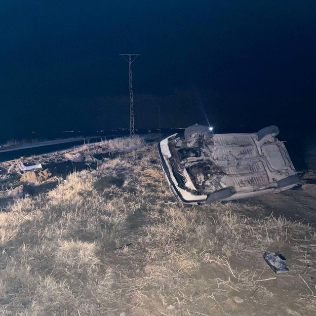 Bitlis'te şarampole devrilen otomobildeki 5 kişi yaralandı