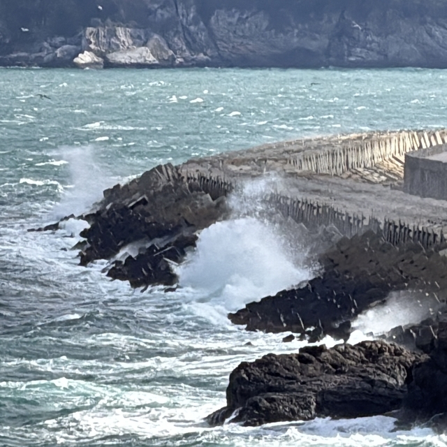 Amasra'da fırtına; dalga boyu 3 metreye ulaştı