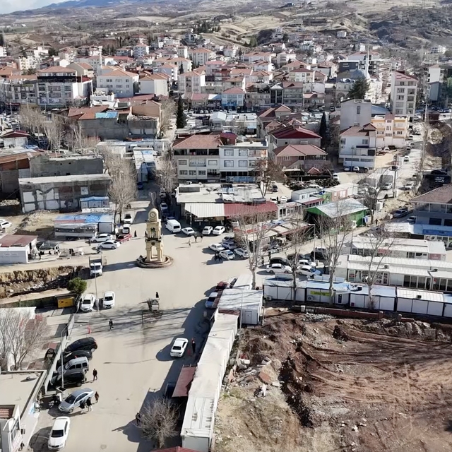 Depremden etkilenen Gölbaşı'nda rezerv alan ilan edilen bölgede çalışmalar...