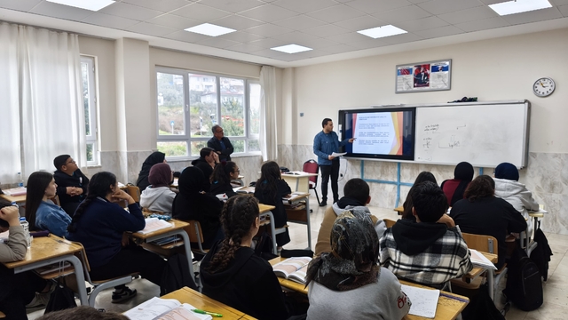 Anamur'da öğrencilere Açık Kapı Projesi tanıtıldı