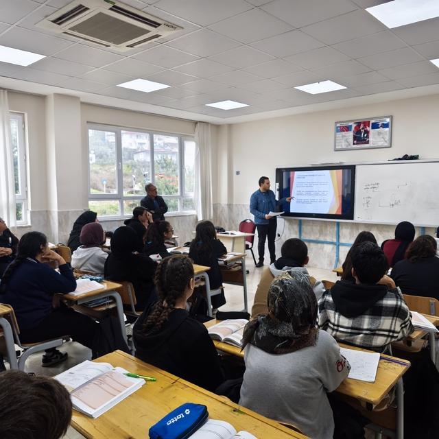 Anamur'da öğrencilere Açık Kapı Projesi tanıtıldı